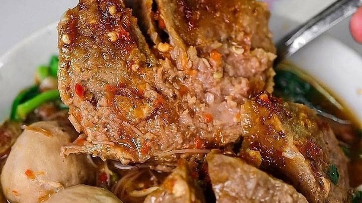 Malam di Cilacap: Bakso Ngalam, Rasa yang Menghangatkan Jiwa