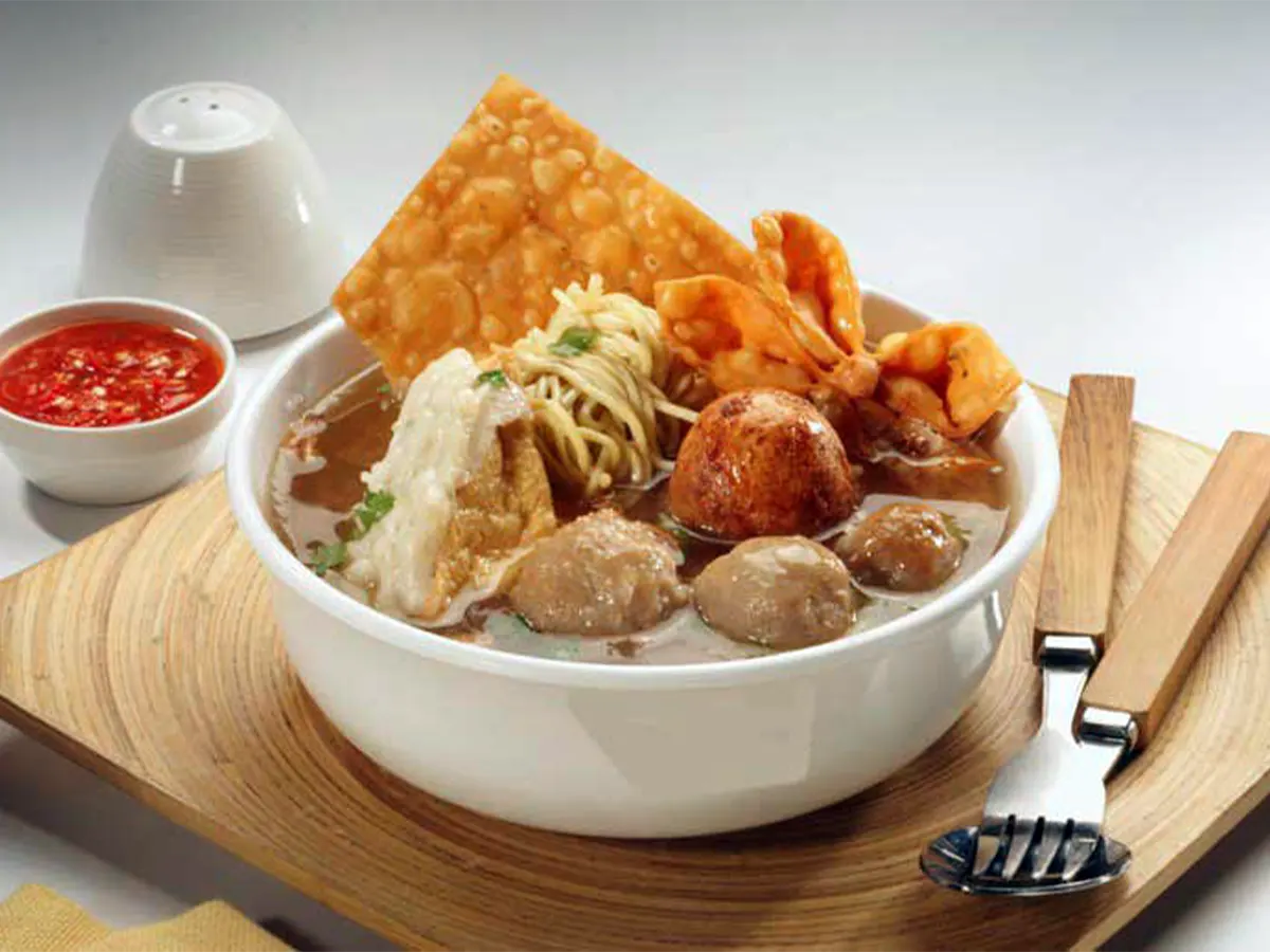 Bakso Ngalam: Rasa Malang yang Menghangatkan Jiwa di Jantung Cilacap