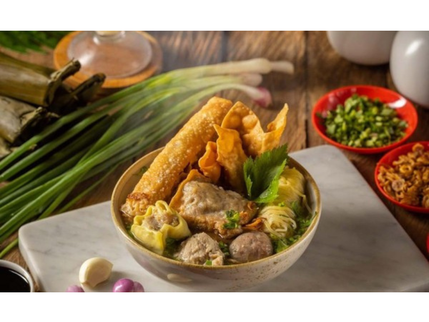 Bakso Ngalam: Kenikmatan Malang yang Menghangatkan Jiwa di Cilacap