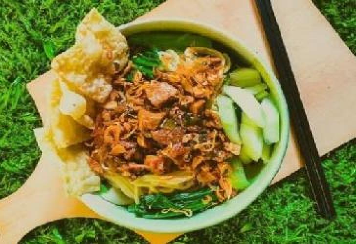 Bakso Ngalam: Kenangan Hangat di Setiap Sendok di Cilacap