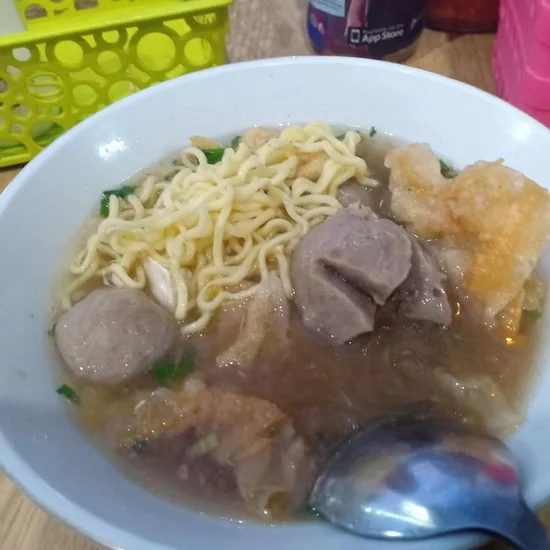 Bakso Ngalam: Rasa Hangat yang Menghujam Jiwa di Jantung Cilacap