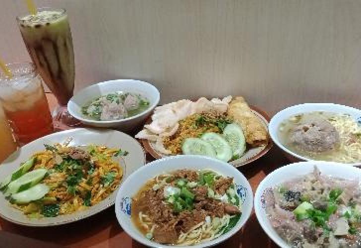 Bakso Ngalam: Kenangan Hangat di Setiap Sendok di Cilacap
