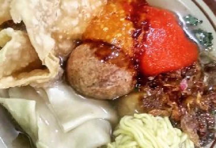 Bakso Ngalam: Kenikmatan yang Menggigit Jiwa di Jantung Cilacap