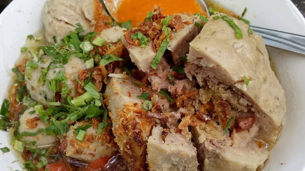Bakso Ngalam: Rasa Hangat yang Menghujam Jiwa di Cilacap