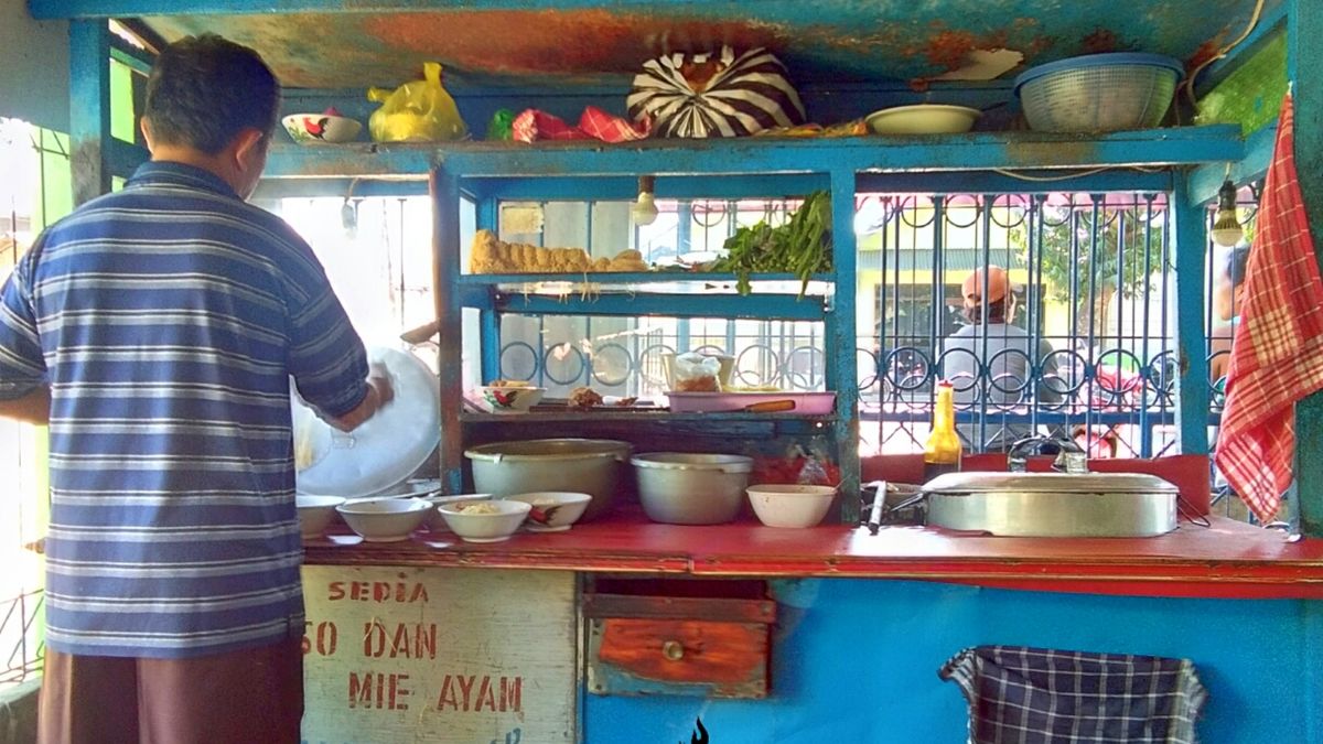Bakso Ngalam: Kenikmatan yang Menggigit Jiwa di Jantung Cilacap